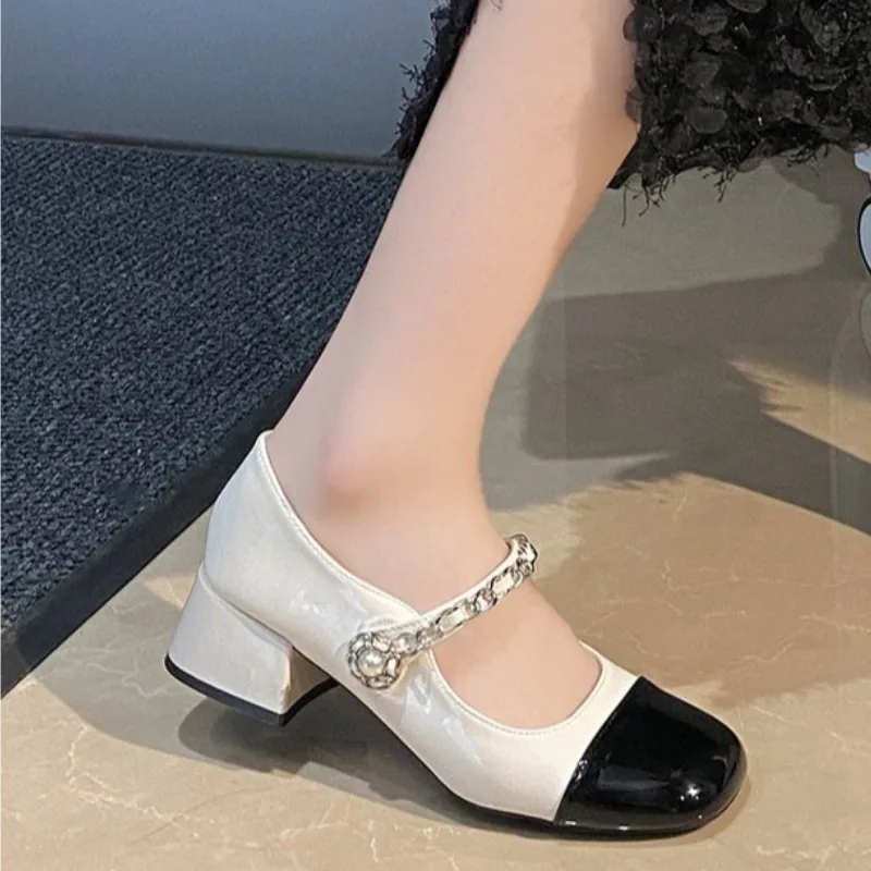 Sandal Hak Tinggi Tebal dengan - Women Formal Wear Black And White ulasan dan harga